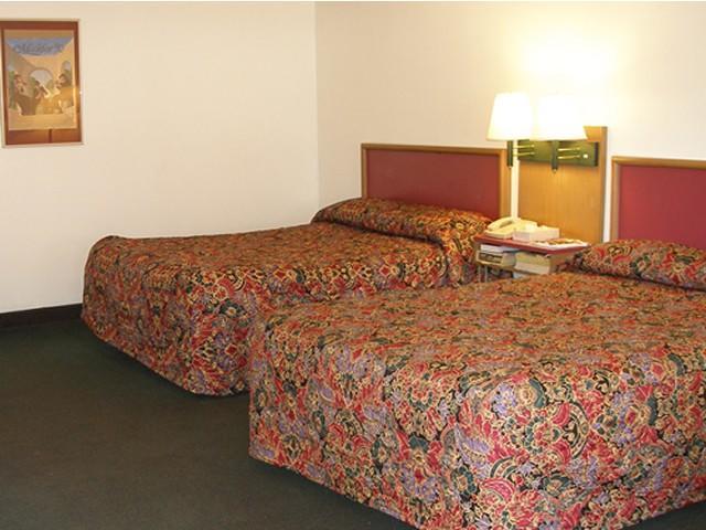 Knights Inn Center Valley Room photo